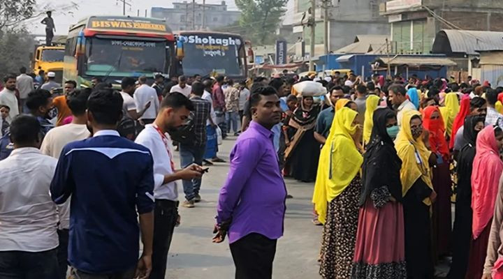 শ্রমিককে তুলে নেওয়ার অভিযোগে ঢাকা-ময়মনসিংহ মহাসড়ক অবরোধ,  বর্তমানে স্বাভাবিক